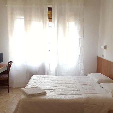 Hotel Al Sogno Алассио Экстерьер фото